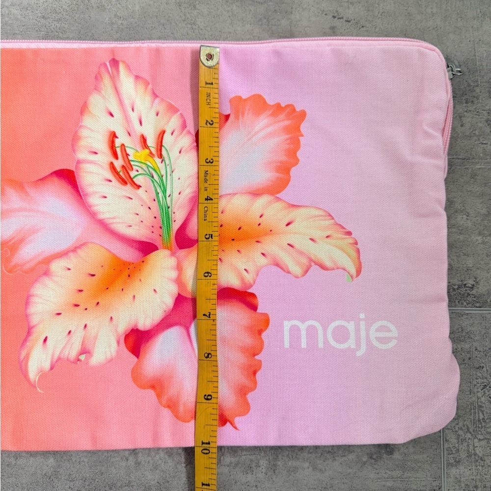 Maje Inflatable Travel & Beach Pillow with Matching Pouch – Floral Print - Picture 7 of 9
